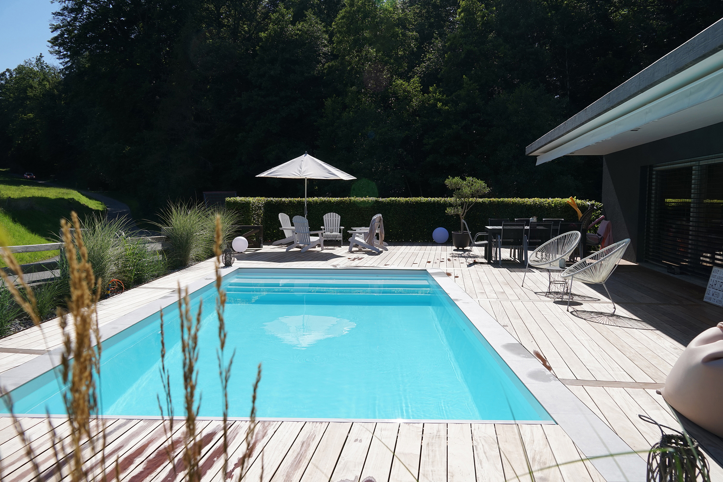 Construction d'une piscine avec terrasse
